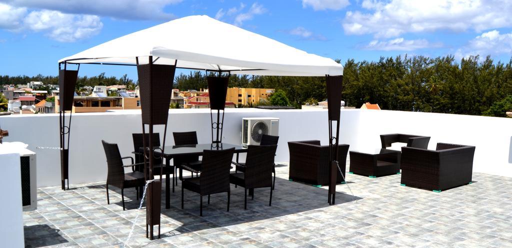 Flic En Flac Beach Penthouse Esterno foto