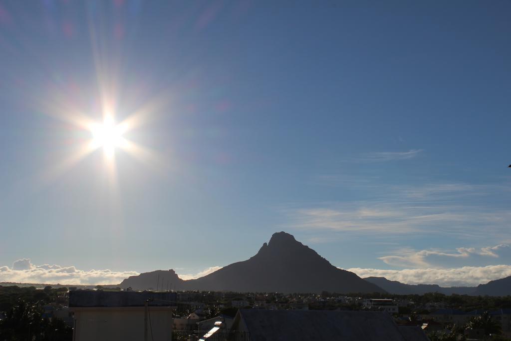 Flic En Flac Beach Penthouse Esterno foto