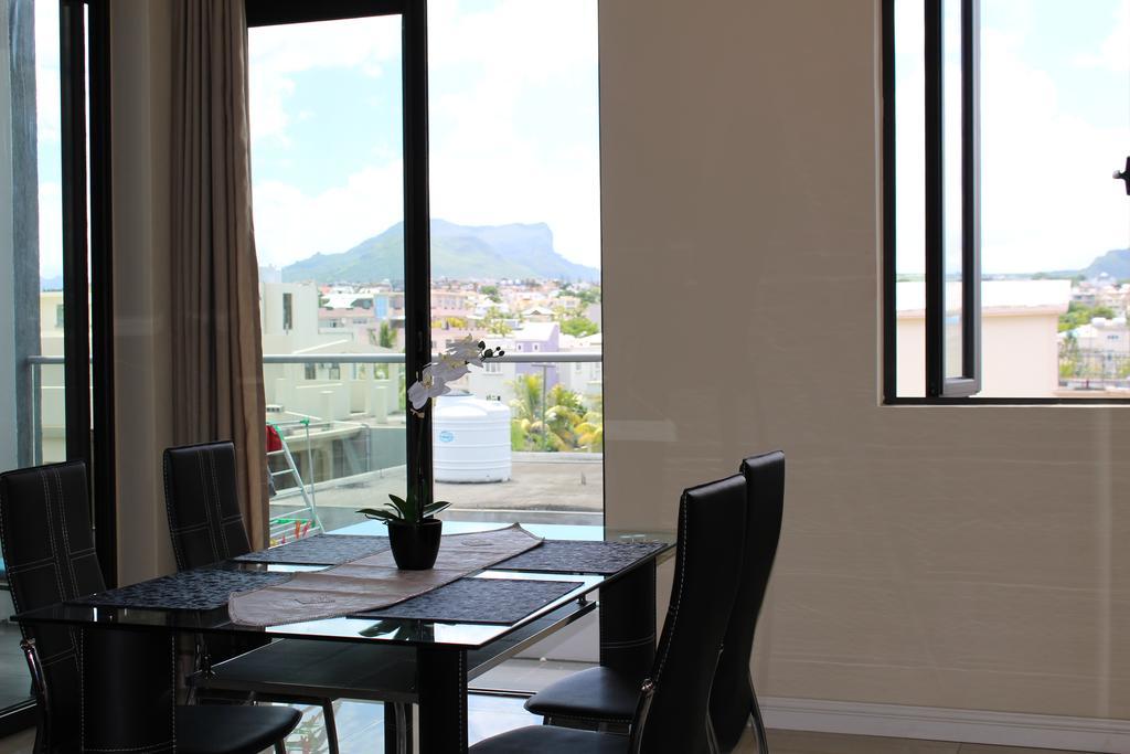 Flic En Flac Beach Penthouse Esterno foto